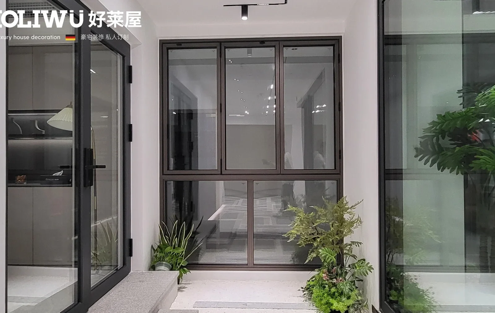 HOLIWU Shishan System Windows Showroom — interior view 7