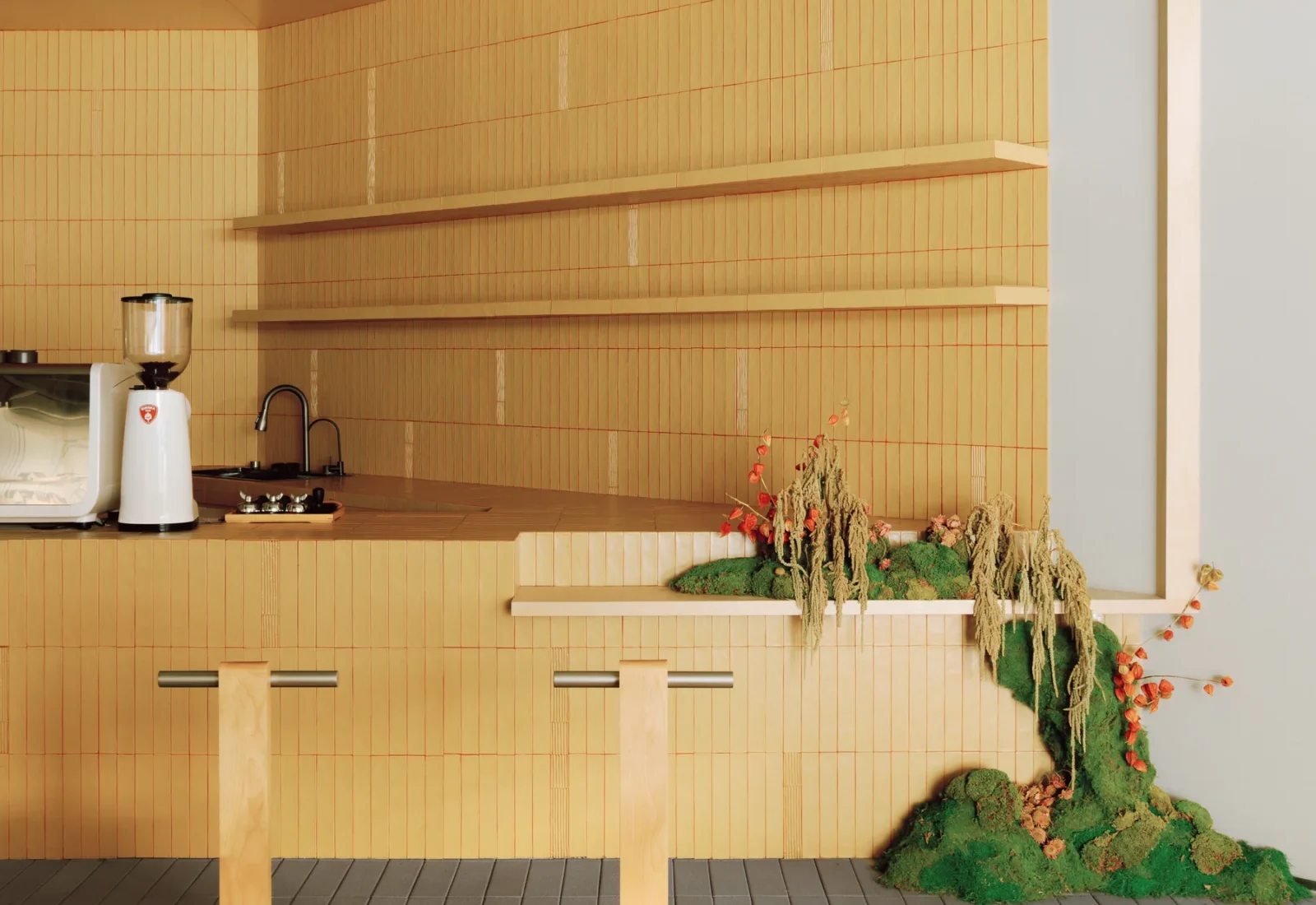 YINJI LIFE showroom reference image
