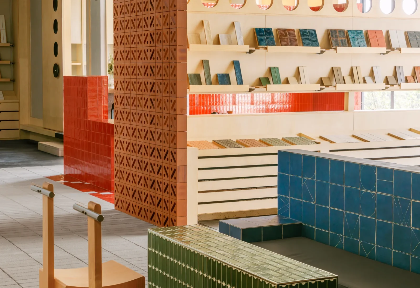 YINJI LIFE showroom reference image